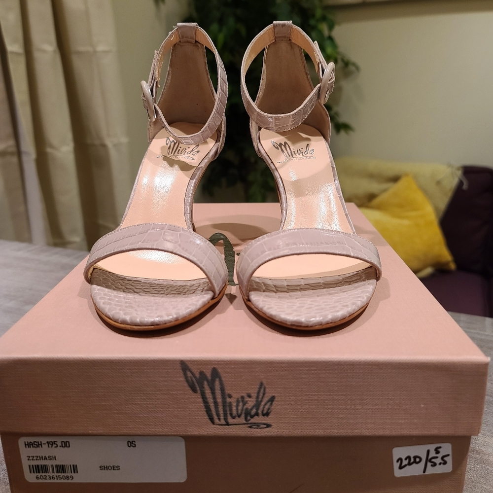 New!! Mivida heels. Pellame Cocco. Women's 6 & 7